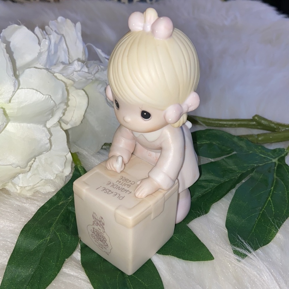 Vintage Precious Moments Figurine - Sharing is Universal 1987